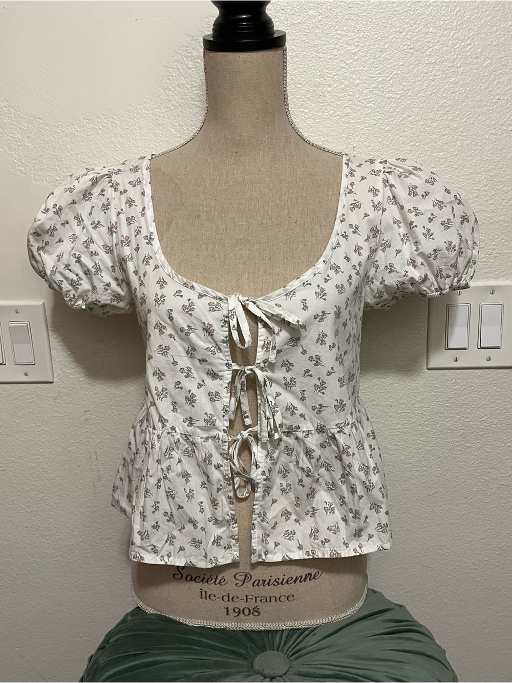 bp Cream Floral Tie-Front Puff Sleeve Peplum Top